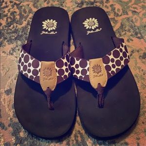 🐝 Yellow box flip flops 🐝